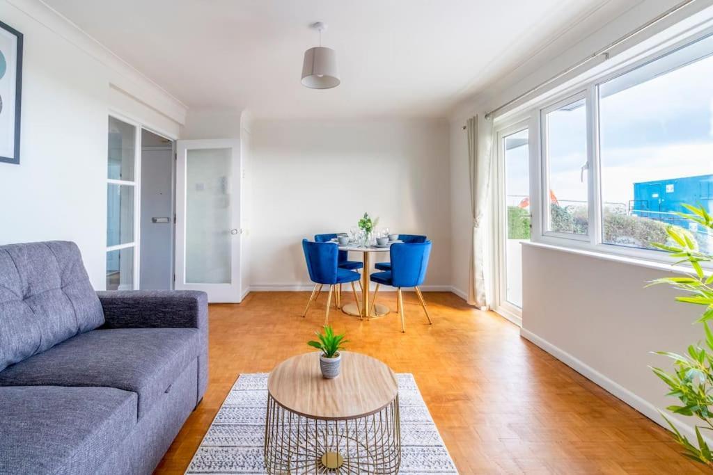 Beautiful Sea View 2 Bedroom Sleeps 6-Free Parking Bournemouth Zewnętrze zdjęcie